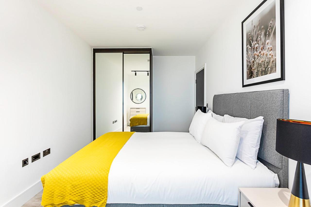 Icon Tower Flat Vii * Londra